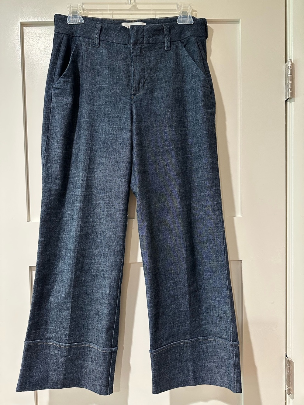 Level 99 size 27 blue denim cropped trouser pants.